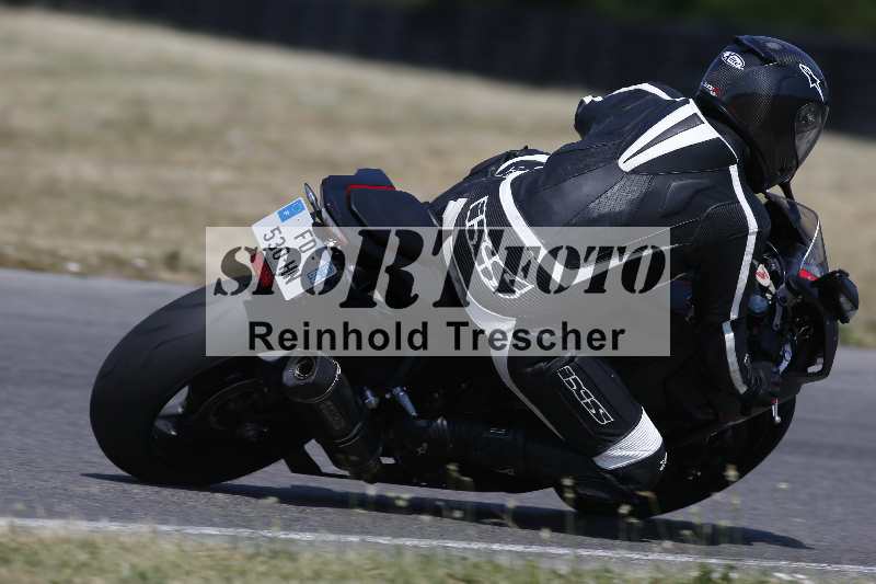 /Archiv-2023/28 05.06.2023 Moto Club Anneau du Rhin/vert-medium/11